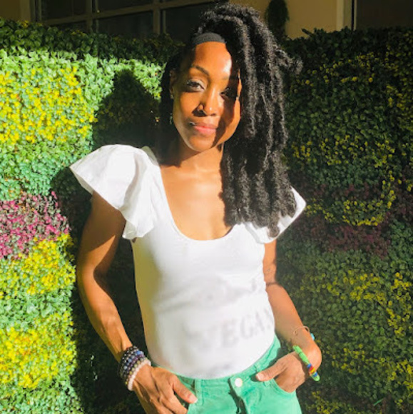 Meet your Posher, Sabrina - Picture 1 of 1